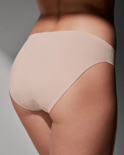 Nude Brief